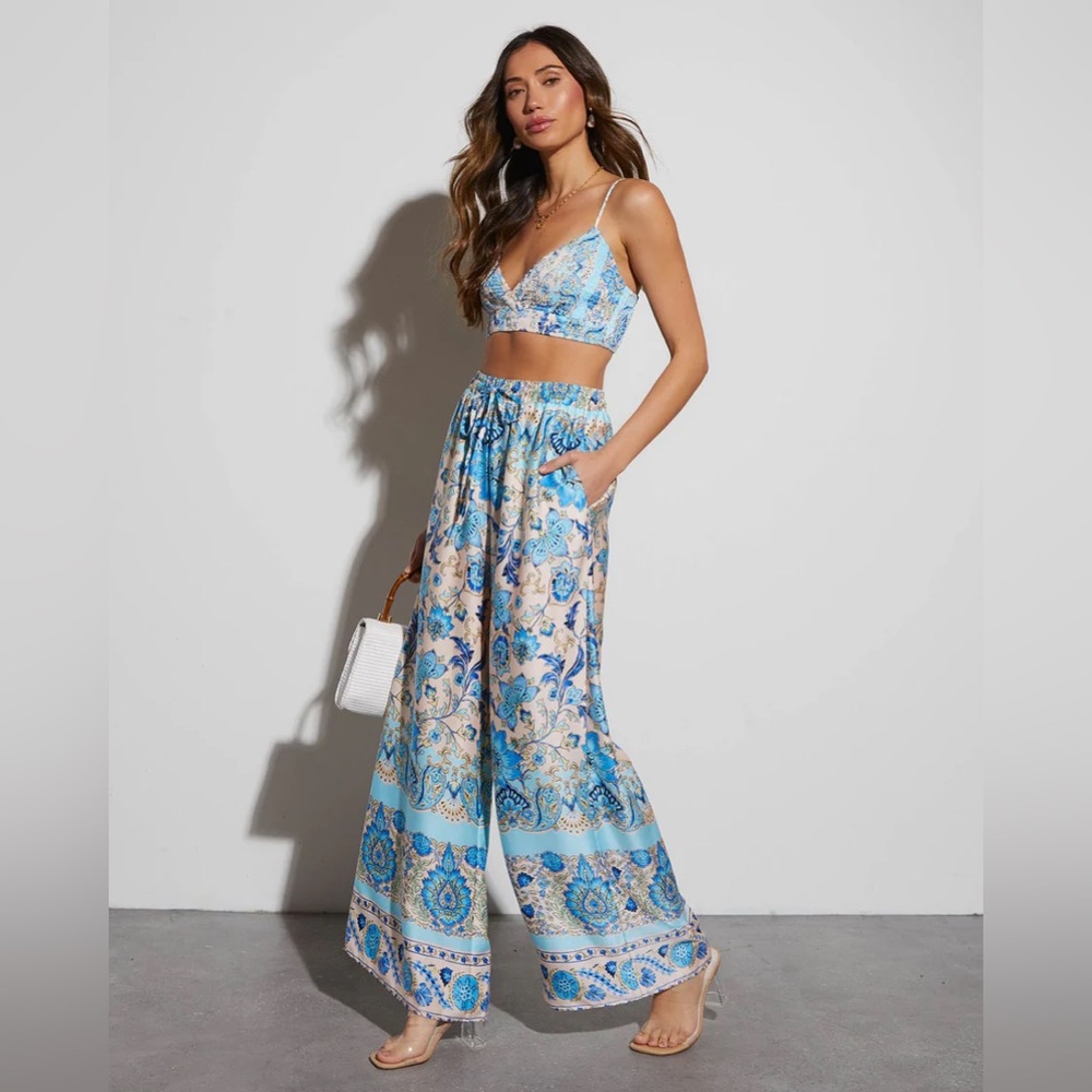 NWT 3 Piece Alani Satin Paisley Komono, Crop Top & Wide Leg Pants |Size Medium - Picture 13 of 14